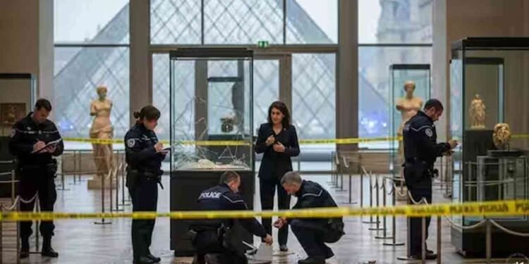 உலகப் புகழ்பெற்ற லூவ்ரே அருங்காட்சியகத்தில் திருட்டு!