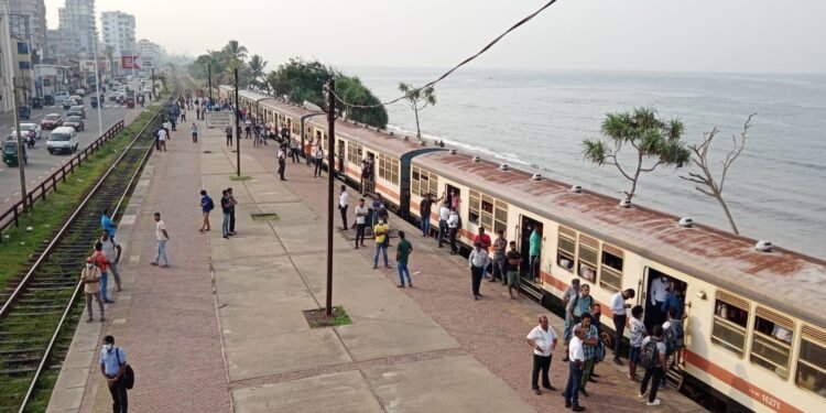 வெள்ளவத்தையில் ரயிலில் மோதி ஒருவர் உயிரிழப்பு