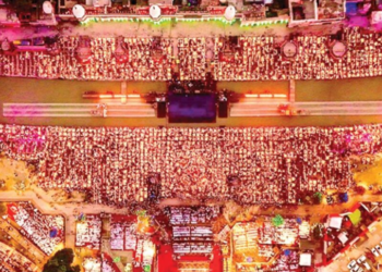 தீபாவளி பண்டிகையால் ஜொலித்தது அயோத்தி: 29 லட்சம் விளக்குகள் ஏற்றி உலக சாதனை