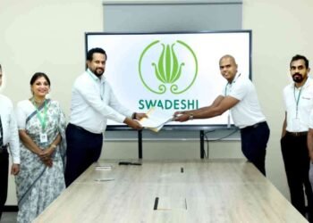 “தூய்மையான உற்பத்திக்கு வலுவூட்டும் சுதேசி” சூரிய மின்சக்தி கட்டமைப்பு மூலம் காபன் வெளியீட்டை குறைத்து, இலங்கையின் வலுசக்தி திறனை வலுவூட்டுகிறது