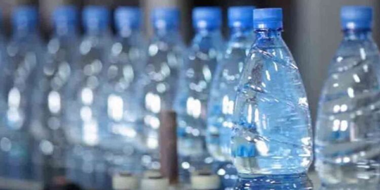 தண்ணீர் போத்தலை அதிக விலைக்கு விற்ற கடைக்கு 6,00,000/- அபராதம்