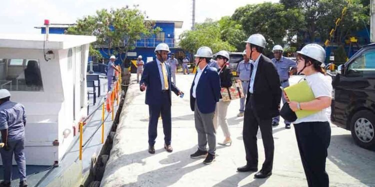 ஜப்பானிய தூதுவர் டோக்கியோ சீமெந்து திருகோணமலை தொழிற்சாலைக்கு விஜயம்