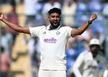 முதல் இடத்தில் முகமட் சிராஜ்