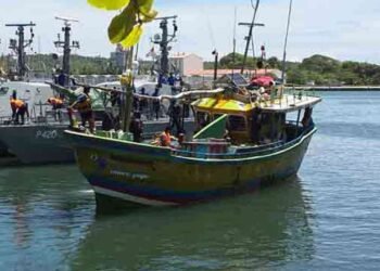 தெற்கு கடலில் பிடிபட்ட படகில் ஹெரோயின் போதைப்பொருள்