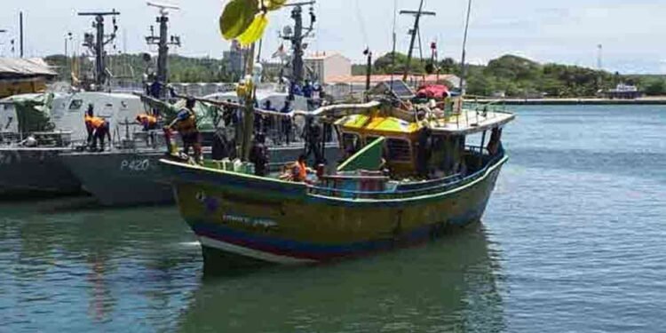 தெற்கு கடலில் பிடிபட்ட படகில் ஹெரோயின் போதைப்பொருள்