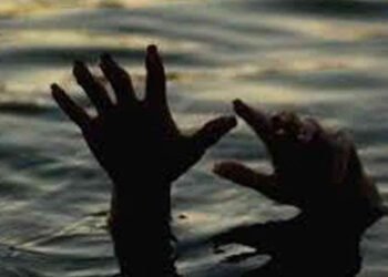 திக்வெல்ல கடலில் நீராட சென்ற மூவரில் ஒருவர் பலி