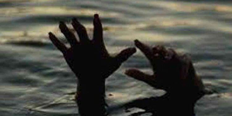 திக்வெல்ல கடலில் நீராட சென்ற மூவரில் ஒருவர் பலி