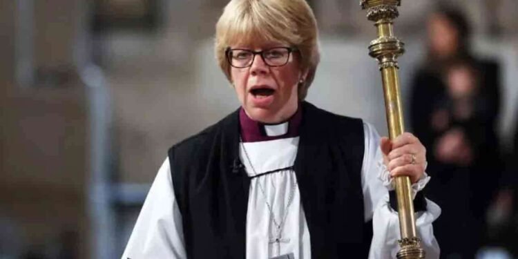 திருச்சபை வரலாற்றில் முதல் முறையாக பேராயர் ஆன பெண்!