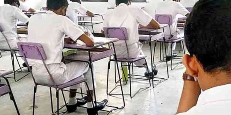 உயர்தர பொருளியல் பரீட்சை வினாத்தாள் கசிந்ததா?