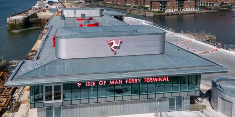 லிவர்பூல், ஐல் ஆஃப் மேன் படகு முனையத்தில் பழுதுபார்க்கும் பணிகள் தாமதம்