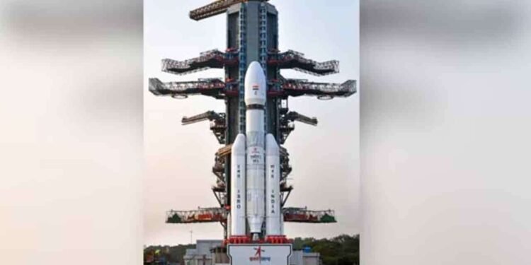 இன்று விண்ணில் பாயும் எல்​விஎம்-3