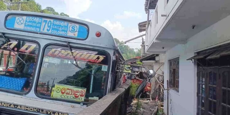 கம்பளை – கண்டி வீதியில் விபத்து – ஒருவர் பலி