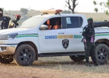 100-க்கும் மேற்பட்ட பாடசாலை மாணவர்கள் கடத்தல்