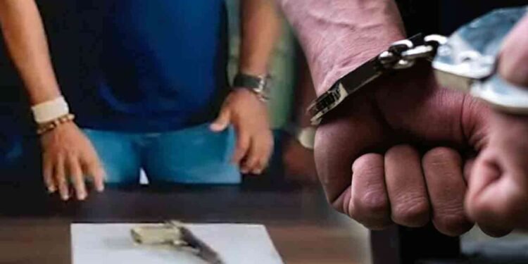 வௌிநாட்டு துப்பாக்கியுடன் வர்த்தகர் கைது!