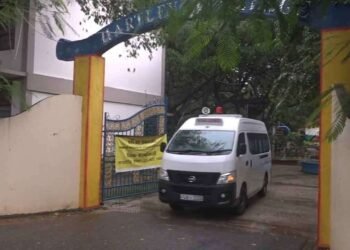 பாம்பு தீண்டிய நிலையிலும் உயர்தரப் பரீட்சை எழுதிய மாணவன்!