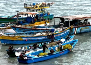 சீரற்ற வானிலை: மறு அறிவித்தல் வரை மீனவர்கள் கடலுக்குச் செல்லத் தடை