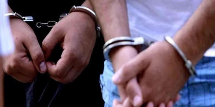 கைத்துப்பாக்கியுடன் வத்தளையில் இருவர் கைது!