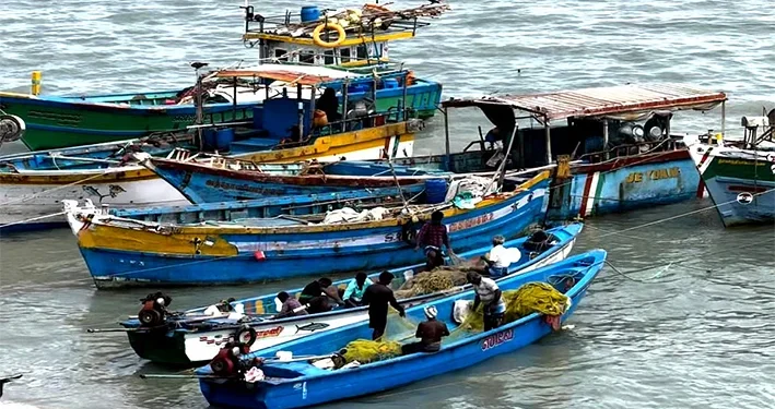 சீரற்ற வானிலை: மறு அறிவித்தல் வரை மீனவர்கள் கடலுக்குச் செல்லத் தடை