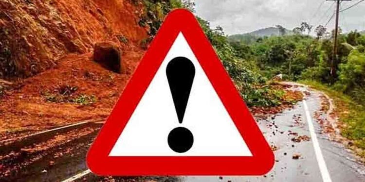 இரு மாவட்டங்களுக்கு மண்சரிவு சிவப்பு எச்சரிக்கை