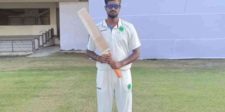 11 பந்தில் அரை சதம்! முதல்தர கிரிக்கெட்டில் சாதனை படைத்த வீரர்!