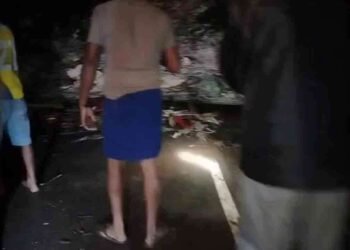 தலகொல்ல மரம் முறிவு – மாற்று வீதிகளை பயன்படுத்தவும்