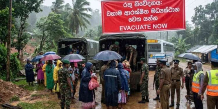 மண்சரிவு சிவப்பு எச்சரிக்கை: 4 மாவட்டங்களில் மக்கள் வெளியேற்றம்!