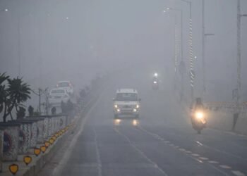 காற்று மாசுபாடு காரணமாக டெல்லி மக்கள் சிரமம்