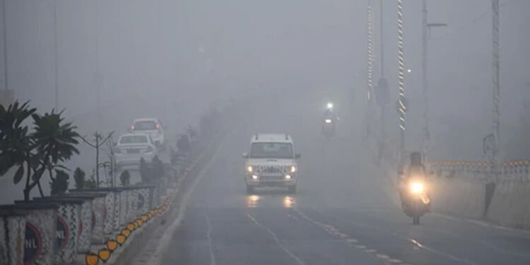 காற்று மாசுபாடு காரணமாக டெல்லி மக்கள் சிரமம்