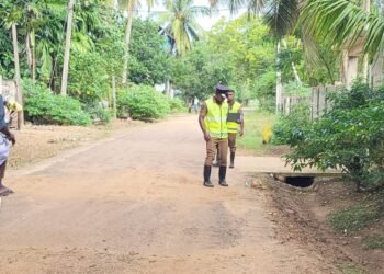 கிளிநொச்சியில் டிப்பர் வானகம் மீது பொலிஸார் துப்பாக்கிச் சூடு!