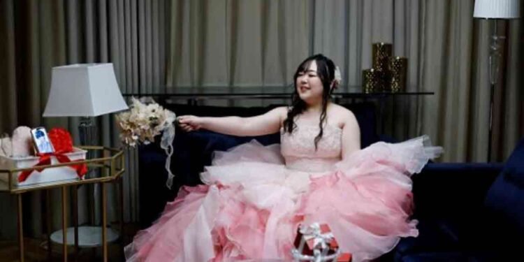 நிஜக் காதலனை கைவிட்டு AI காதலனை மணம் முடித்த ஜப்பானியப் பெண்!