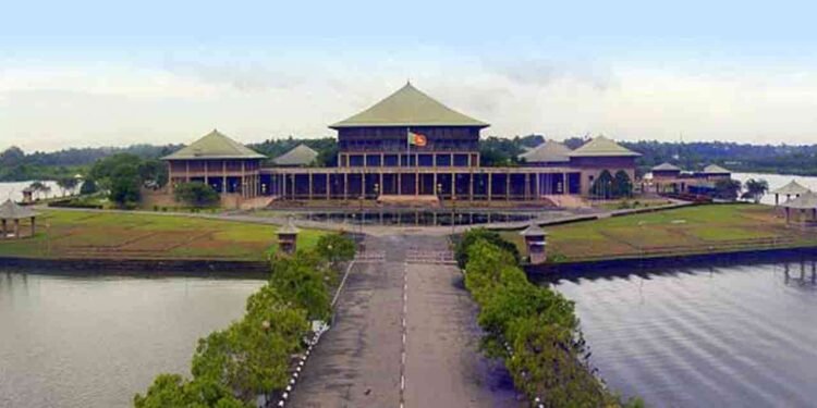 பாராளுமன்ற உறுப்பினர்கள், பணிக்குழாமிற்கு நீண்ட விடுமுறை !