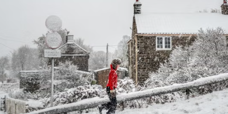 இங்கிலாந்தில் புத்தாண்டு தினத்தில் அதிகளவு பனிப் பொழிவு