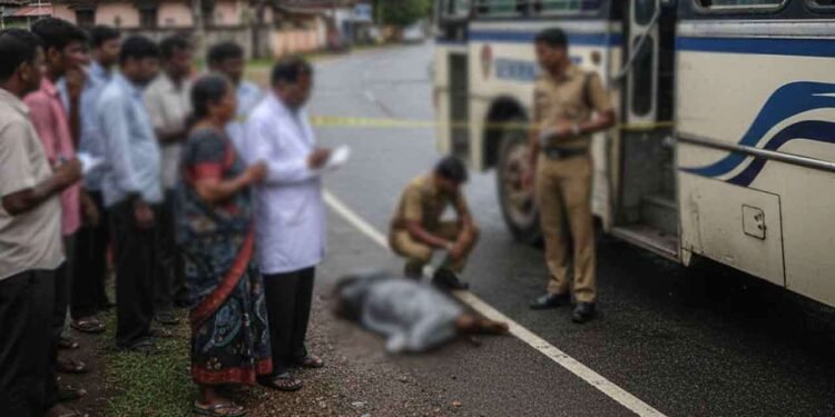யாழில் பேருந்தில் இருந்து விழுந்தவர் சிகிச்சை பலனின்றி உயிரிழப்பு!
