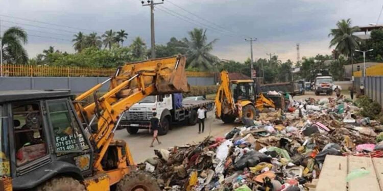 பியகமவில் வெள்ளத்தினால் சேர்ந்த குப்பைகளை அகற்றும் திட்டம்