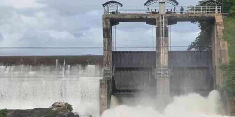 கலா ஓயாவின் வான்கதவுகள் திறப்பு