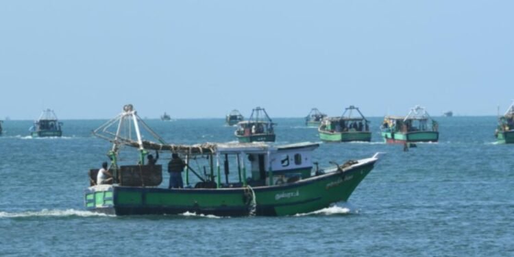 இந்திய மீனவர்கள் மூவர் கைது