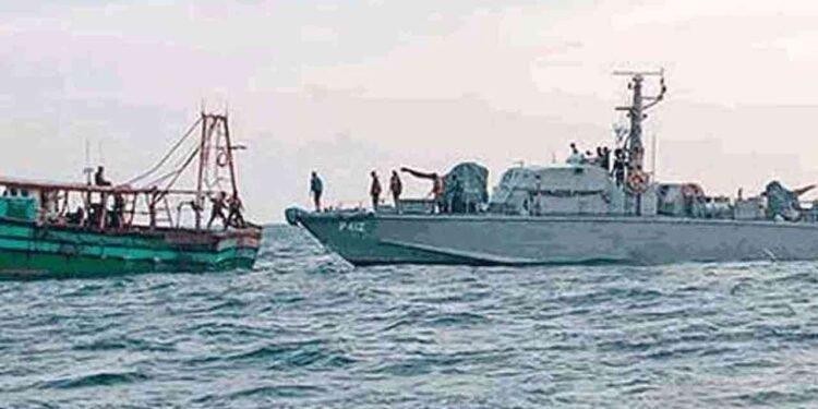 நெடுந்தீவு கடற்பகுதியில் பெருந்தொகை சிகரெட்டுகள் மீட்பு