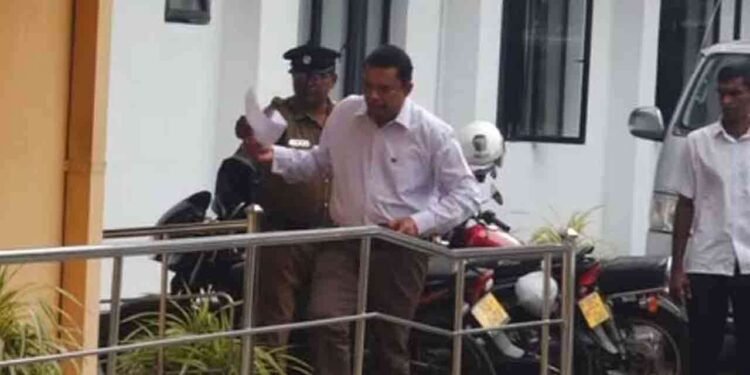 கயந்த கருணாதிலக்க இலஞ்சம், ஊழல் ஆணைக்குழுவில் முன்னிலை