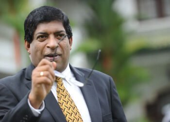 ரணில், சஜித் ஒன்றிணைந்தால் தமிழ்க் கட்சிகளும் கூட்டணிக்குள் வரும் என்கிறார் ரவி கருணாநாயக்க