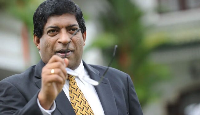 ரணில், சஜித் ஒன்றிணைந்தால் தமிழ்க் கட்சிகளும் கூட்டணிக்குள் வரும் என்கிறார் ரவி கருணாநாயக்க