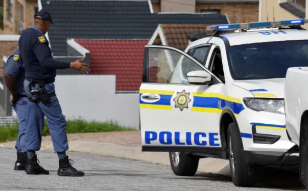 தென்னாப்பிரிக்காவில் துப்பாக்கி பிரயோகம் – 09 பேர் உயிரிழப்பு