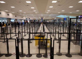 கரீபியன் விமான நிலையங்களில் நூற்றுக்கணக்கான விமானங்கள் இரத்து!