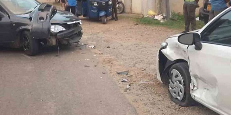 அசோக ரன்வலவின் மனைவி விபத்தில் சிக்கி வைத்தியசாலையில் அனுமதி