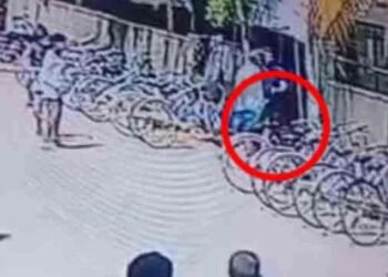 ஆசிரியர் மீது கூரிய ஆயுதத்தால் தாக்குதல்