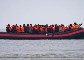 சட்டவிரோதமாக இங்கிலாந்துக்கு வருகை தருவோரின் கையடக்கத் தொலைபேசிகள் பறிமுதல்