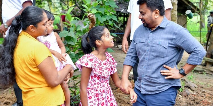 பெற்றோருக்கு சுமையையும் பிள்ளைகளுக்கு துயரத்தையும் கொடுக்காத கல்வி முறையை உருவாக்குவோம்