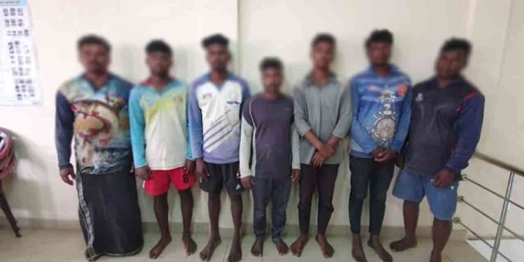 இலங்கை கடலில் கைதான இந்திய மீனவர்களுக்கு விளக்கமறியல்