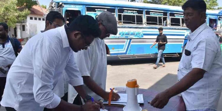 எலுவங்குளம் – புத்தளம் வீதியைத் திறக்கக் கோரி கையெழுத்து வேட்டை