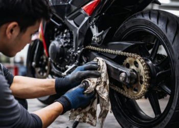 புதிய மோட்டார் சைக்கிள் சங்கிலி சுத்தம் செய்யும்போது அதிகரிக்கும் விபத்துகள் – சுகாதாரத்துறை எச்சரிக்கை