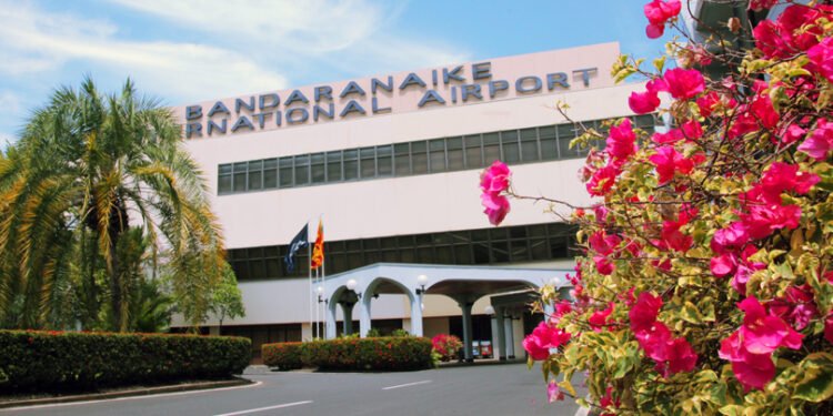 சிகரெட்டுகளுடன் பண்டாரநாயக்க சர்வதேச விமான நிலையத்தில் தம்பதியினர் கைது!